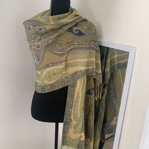 Elegant Paisley Shawl/Wrap  in Green and Gold